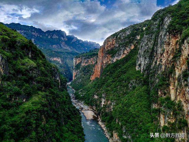 修建旅游公路，将北盘江上的大桥串联起来，必成贵州旅游新名片