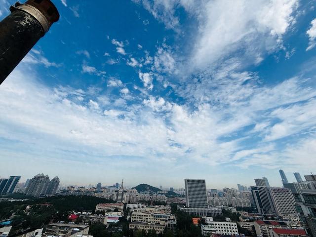 新视界｜白云如絮映秋色