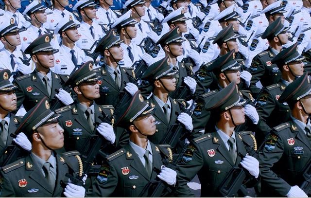 中方阅兵装备刚露脸，特朗普突然收到坏消息，美空军上将火速提离职，想在九三前体面离场？
