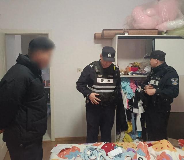 浙江一女子金吊坠不见了	，怀疑是男友偷的，为了“自证清白	”男友无奈报警，民警真从男子手机里查出黄金回收的交易记录