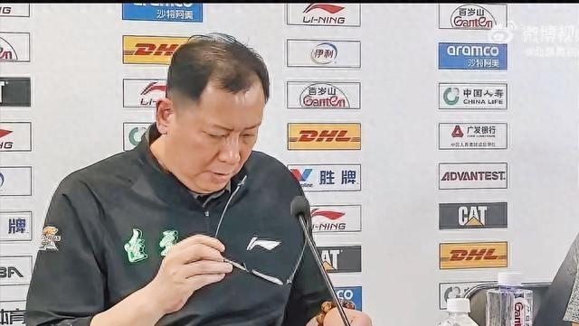 北京94-81大胜辽宁，没想到赛后吴乃群说这种话，裁判吹罚有猫腻
