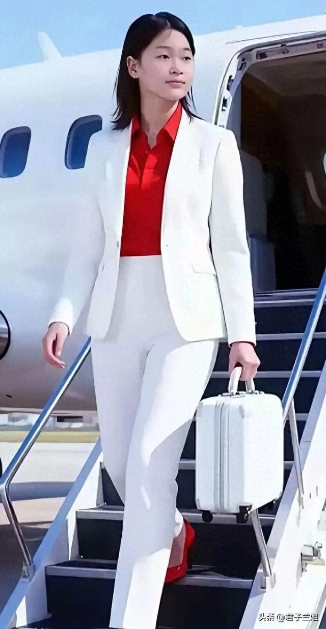 婵宝真是女大十八变，那500万点赞的空姐照	，美貌真不是摆出来的