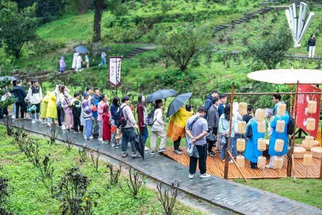“侠义襄阳”双节焕新颜，点亮“有文化、有温度、有侠义”之城