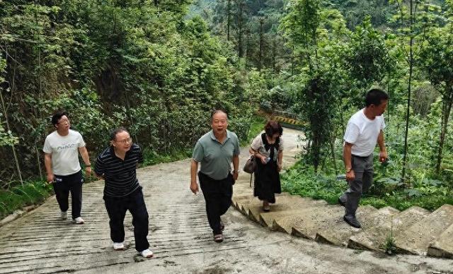 新化县政协第六民主监督组深入云上溪景区 督查安全生产工作