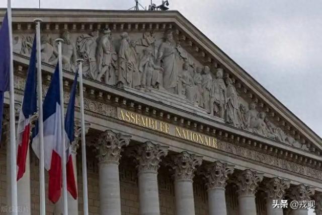 法国慌了！光之城狂赚，外省却躺平，机器人救场？