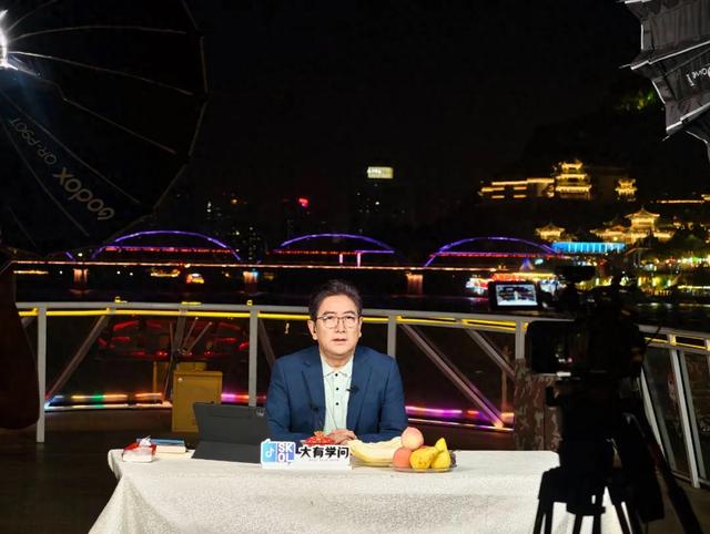 水均益抖音直播首秀登上兰州黄河游船！带全国观众“云游”家乡文旅地标