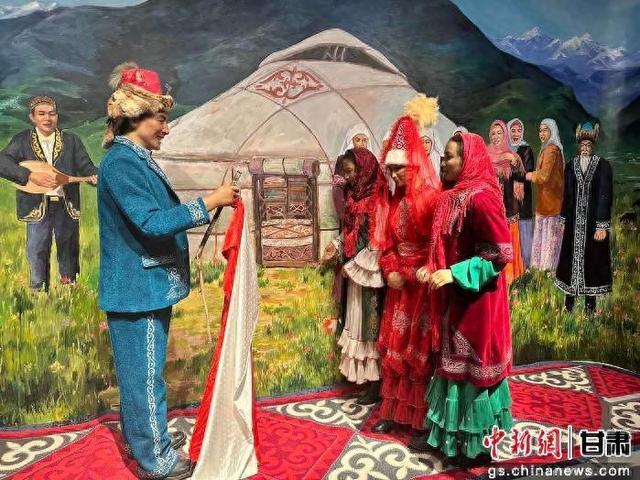 海外华媒走进甘肃阿克塞 体验哈萨克族文化魅力