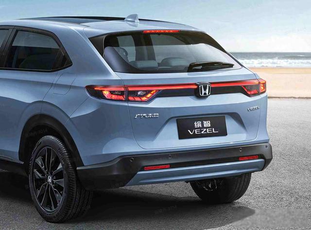 本田缤智杀入飞度地盘，12万级SUV竟成"价格杀手"，年轻人该买谁