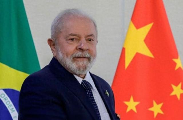 美国撑不住了，特朗普终于对华让步，不到24小时，巴西打来电话，迫切想要的中方痛快给了