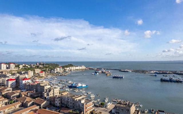 海南这座冷门小城,美食众多、海水清澈,拍照很出片