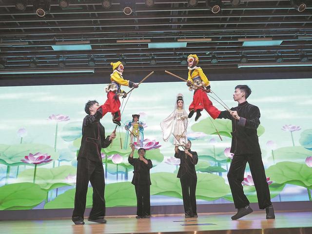 广州图书馆为读者送来假日“文化大餐” 真假孙悟空打起来啦