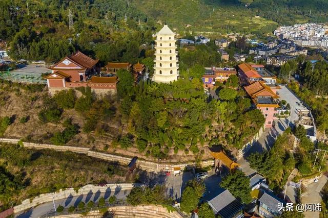 探秘云南省常住出家众最多的净土女众道场，在塔顶还偶遇主持诵经