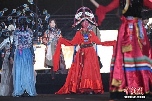 藏韵新生，衣耀雪域 西藏首届民族舞台服饰设计大赛拉萨启幕