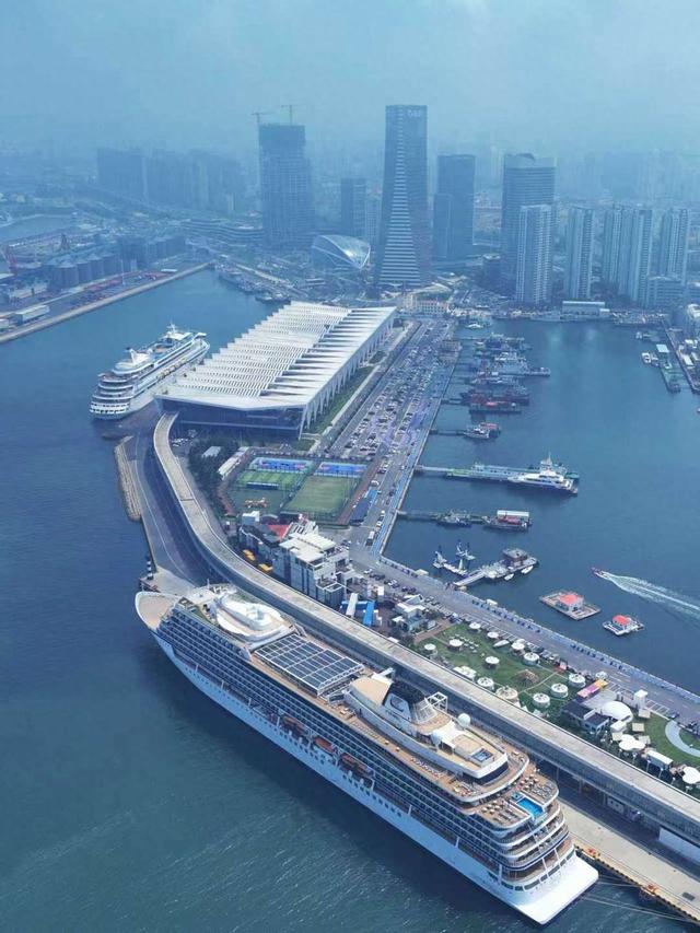 青岛邮轮母港迎复航以来首次“双邮轮同靠”，服务升级带动港城文旅新增长