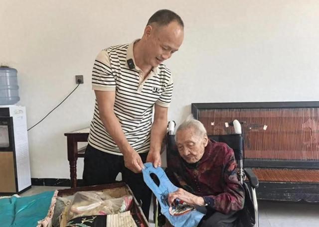 突发讣告！她于18时16分去世，最终还是没有等到…