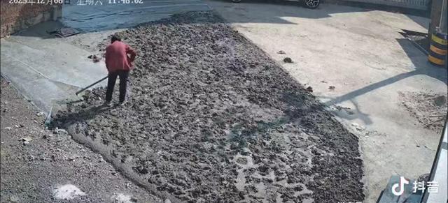 当地村干部回应“村民修路遭老人破坏”：双方是亲戚，长期有矛盾 镇政府已介入调查