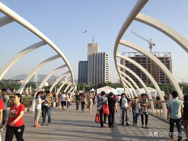 两小时济南速写：泉水泡着的城市，藏着多少人间烟火