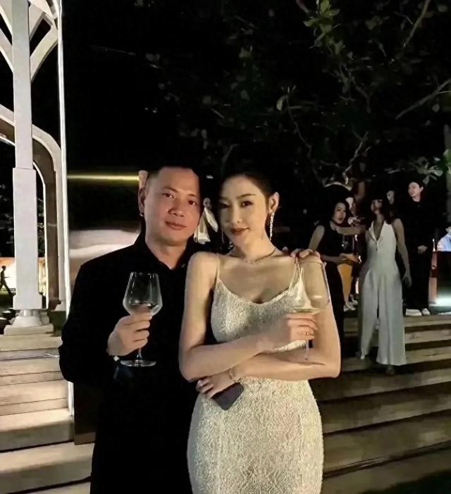 张天爱的胯，堪称 “胯中一绝”，完美腰臀比的奥秘全在这！