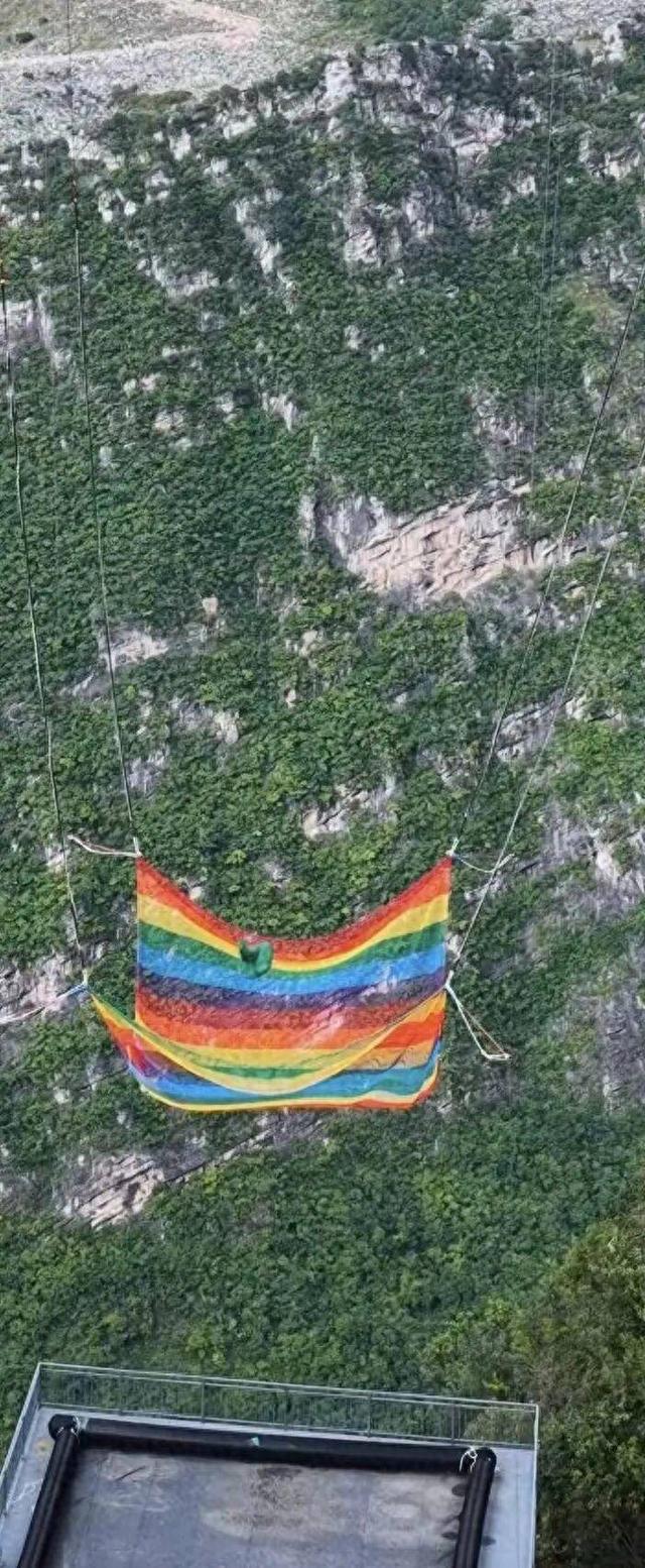 贵州“无绳蹦极”被叫停，网友：停得好！