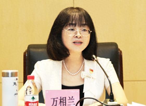 对抗组织审查，搞迷信活动，重庆一正厅级干部被双开！她曾任重庆市妇联主席等职