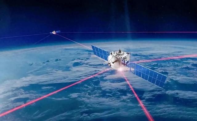 大批星链卫星突然坠落地球！中国空间站有3名航天员，怎么应对