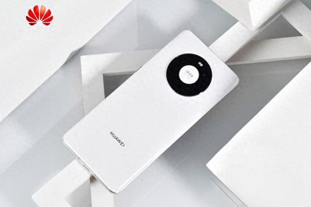 华为11月全家桶来了：旗舰、折叠屏一个都不少，钱包准备好了吗？