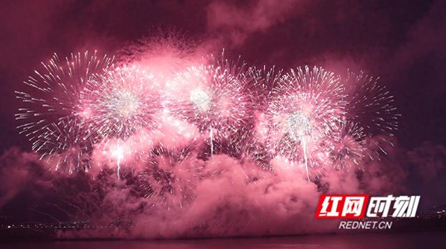 好评中国丨“花炮之乡”如何点燃发展“双引擎”