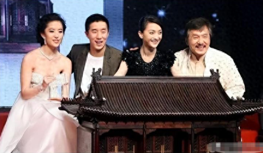 “京圈恶少”王烁：睡遍娱乐圈女星，殴打继母王艳，枪指刘涛老公