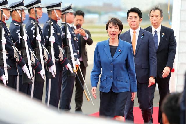 特朗普警告见效，高市开始说起软话，这一次	，中方对日本反将一军