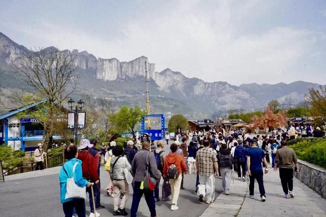 清明小长假接待9.5万人次！恩施大峡谷春日画卷引八方来客