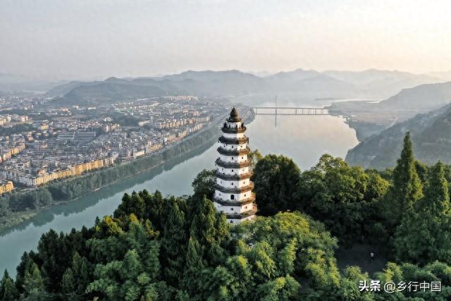 中国四大古城核心吸引力、客群画像与阆中古城的破圈策略研究