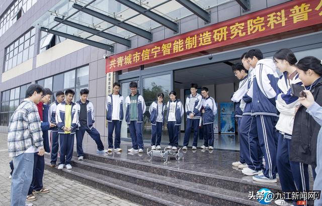 科技研学之旅 点燃青少年科学梦