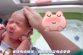 人类幼崽成长记 🍼 可可爱爱惹人爱 💜 十多天的宝宝👶🏻图片