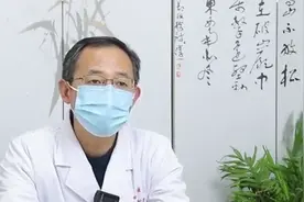 腿为肝之镜，腿脚出现这几种表现，可能是你的肝“撑不住”了图片