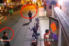 女孩深夜下班回家，遭陌生男子尾随，最后结果亮了！图片