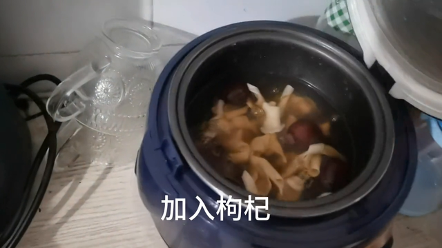 花胶桃胶煲汤 2026年桃胶炖花胶功效与作用