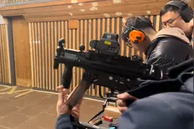 谁说射击只是男人的兴趣，国外正规靶场训练…#射击俱乐部图片