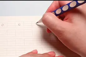 单韵母i u ü书写规范教学图片