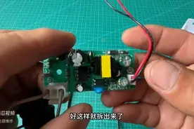 废旧的电视机顶盒千万不要扔，把它拆开这样用，使用价值立...图片