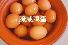 鸡蛋现在便宜了，想要腌鸡蛋冒油，料汁很重要，图片