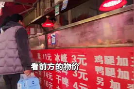 实拍西安有名的城中村，村中小旅馆多如牛毛，一到晚上就热...图片