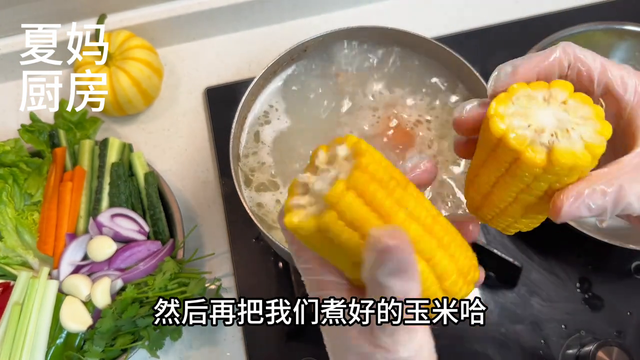 想要把排骨玉米胡萝卜汤炖的好喝，汤汁浓郁，按我这个步骤...
