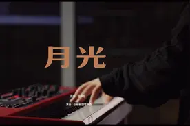 月光色女子香 泪断剑情多长，有多痛无字想 忘了你孤单魂随风荡。图片