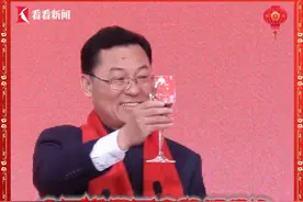 当地时间1月23日，中国驻美国大使馆举办“温暖迎春·共庆中国年”侨学界专场新春招待会，谢锋大使和夫人王丹同旅美华侨华人、中国留学生、中资机构人员代表逾600人欢聚一堂，共庆新春。东方卫视驻美记者直击现场，感受浓郁的过年气氛，聆听旅美华人华侨的共同心声。#中国 #美国 #中国驻美使馆 #春节 #年味