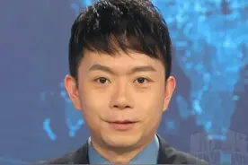 逆流而上！苏超热度上升！现场观众突破2.2万，赞助费飙升至300万仍一席难求#苏超赞助费飙升至300万 #苏超