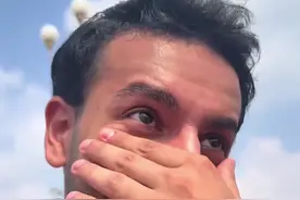 伊拉克记者方浩明参与九三阅兵，“东风-5C”出场时他惊呼“哇塞”,阅兵结束时他哭红了双眼说“恭喜你们，圆满结束”