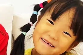 笑料不断，亲子时光乐翻天！家族搞笑日常来袭 #搞笑 #搞笑日常 #亲子互动 #辣妈萌娃 #老外真会玩儿视频封面