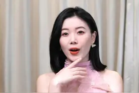 新手第一次买钻戒 钻戒戒臂怎么选？ 新手第一次买钻戒~
除了钻石！戒臂的选择也很重要！
一个视频带你了解常见的戒臂款式
-
关注阿雅，买珠宝不被耍
#钻戒  #钻戒  #结婚戒指  #钻戒怎么选  #戒臂