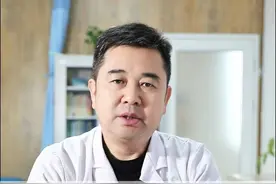 摸高和吊单杠可以长高吗？ 摸高和吊单杠可以长高吗？#硬核健康科普行动 #生长发育 #摸高 #吊单杠 
