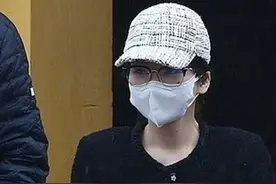 23岁华裔女子醉酒驾驶劳斯莱斯与奔驰车相撞，其背景和巨额财富来源至今成谜，她的劳斯莱斯约718万元人民币 #华裔  #华裔女子  #杨兰兰  #劳斯莱斯